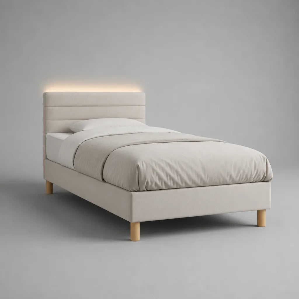Lit simple rembourré en tissu beige 90 × 200 cm, dimensions 211 × 101 × 105 cm, tête de lit LED, sommier à lattes et pieds en bois naturel