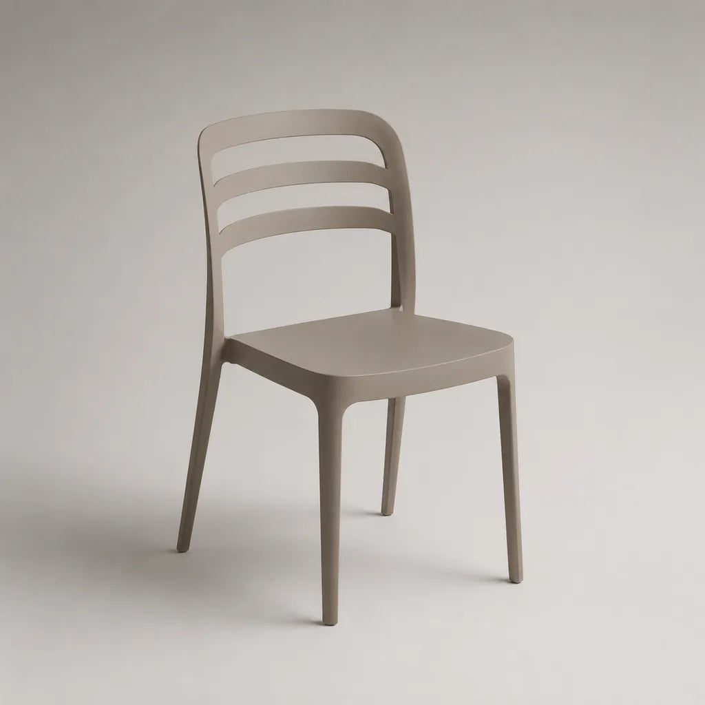 Chaise monobloc en polypropylène taupe avec dossier ajouré, 46 × 52 × 82 cm