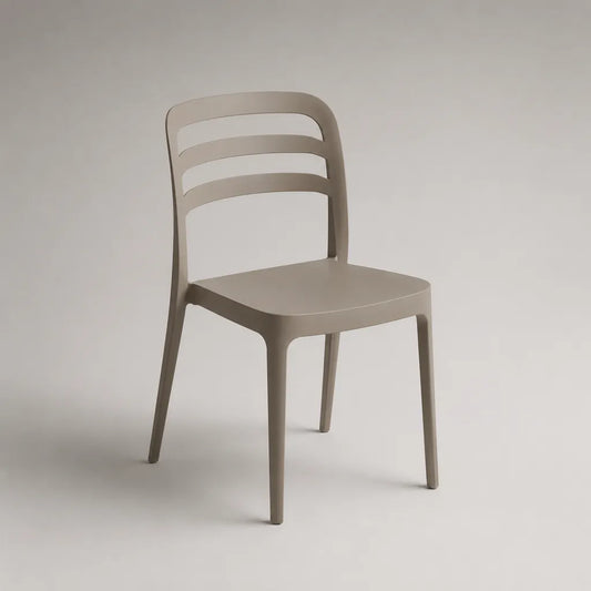 Chaise monobloc en polypropylène taupe avec dossier ajouré, 46 × 52 × 82 cm